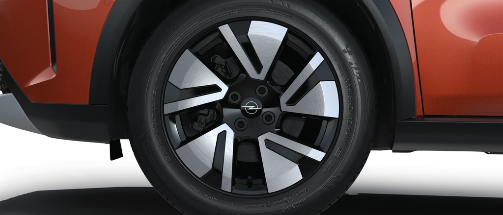 Obręcze kół ze stopów lekkich 17x7, z oponami 215/60 R17